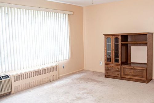 apt-d3-182 Edmunton Dr, Babylon, NY, 11703-5235 | Card Image
