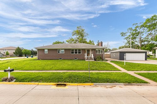 105 W Price St, Eldridge, IA, 52748-1245 | Card Image