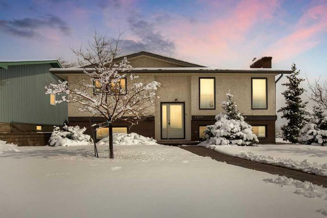 4 Range Green Nw, Home with 4 bedrooms, 2 bathrooms and 4 parking in Calgary AB | Image 1