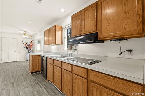 69-21304 Juniper Ct, Farmington Hills, MI, 48336-4100 | Card Image