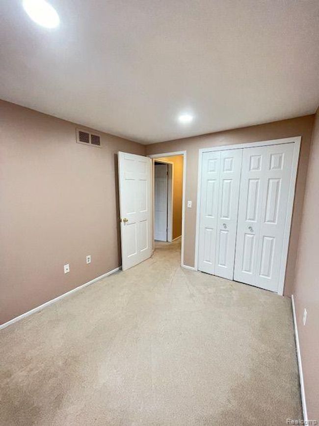 37310 Glenbrook Dr, Condo with 3 bedrooms, 2 bathrooms and null parking in Clinton Twp MI | Image 28