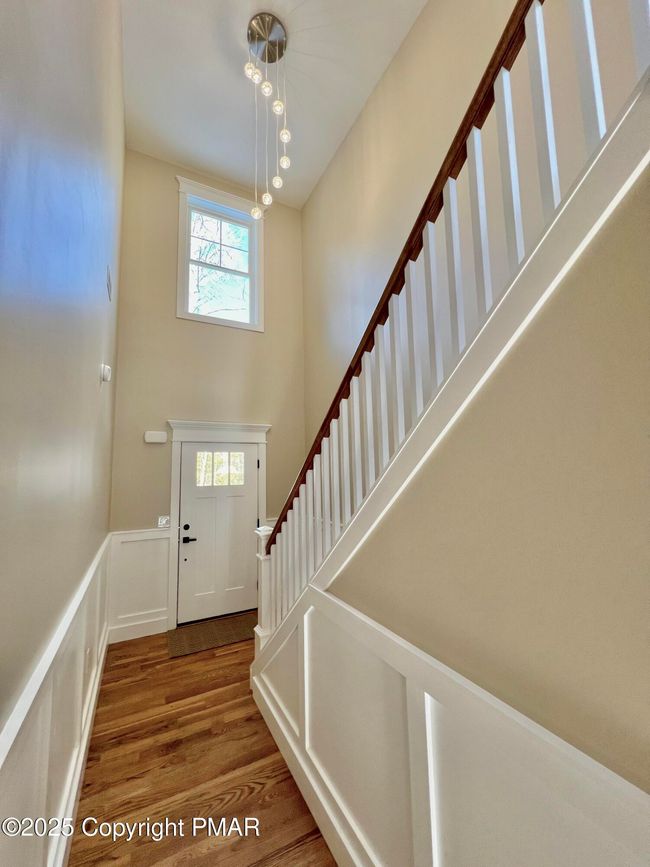 Foyer w/ Chandelier | Image 6