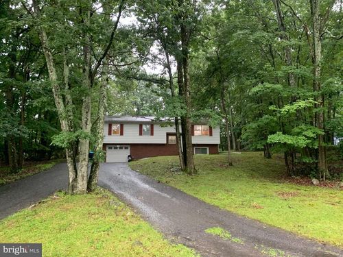 33 Seneca Rd, Mount Pocono, PA, 18344-1125 | Card Image