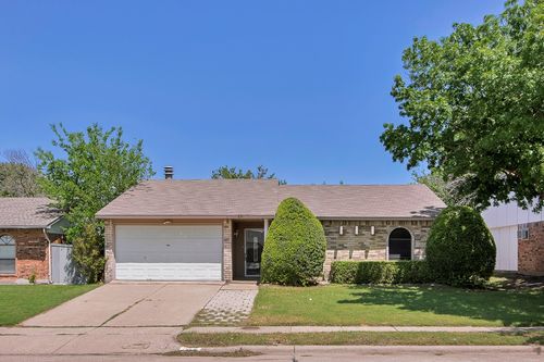 631 Valley View Dr, Allen, TX, 75002-3215 | Card Image