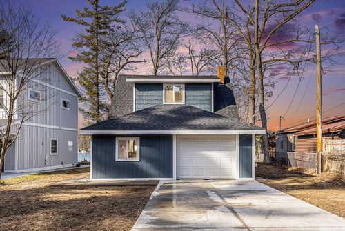 5557 Front St, Newaygo, MI, 49337-8308 | Card Image