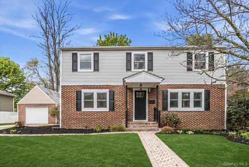 27 Landscape Drive, Babylon, NY, 11798 | Card Image