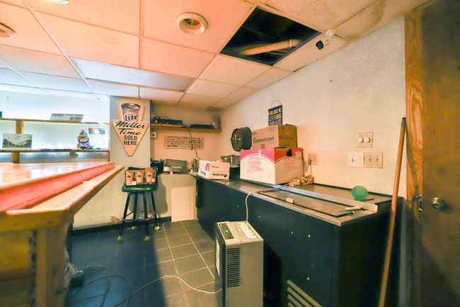 Lower Level Bar | Image 29