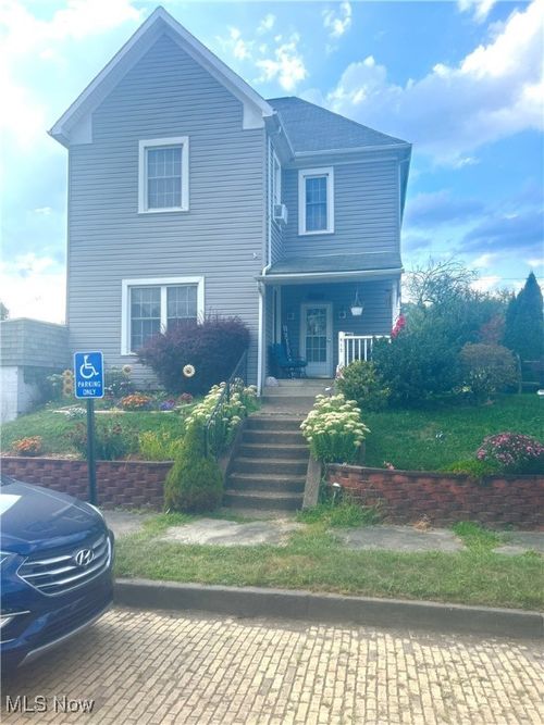 915 Phoenix Ave, Chester, WV, 26034-1336 | Card Image