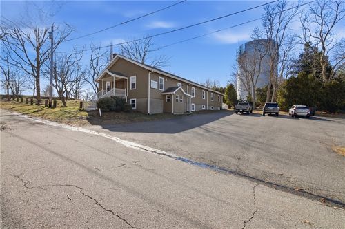 35 Dyer Street, Portsmouth, RI, 02871 | Card Image