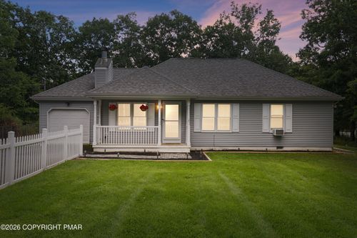 7 Flagstone Ln, East Stroudsburg, PA, 18302-8128 | Card Image