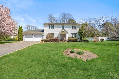 18 Lincoln Avenue, Huntington, NY, 11746 | Card Image