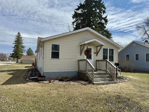 124 State Ave N, Thief River Falls, MN, 56701-1844 | Card Image