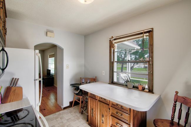 Kitchen Island/Dinette | Image 5