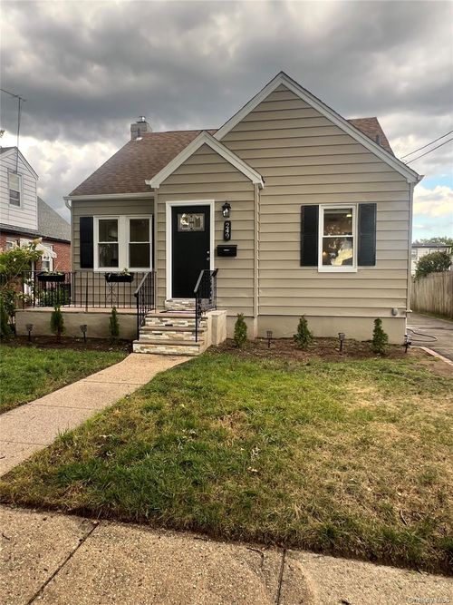 249 Hoffman St, Franklin Square, NY, 11010-2301 | Card Image