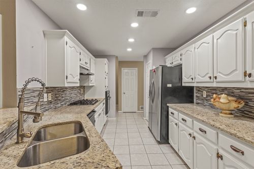 853 Woodridge Cir, DeSoto, TX, 75115-7568 | Card Image