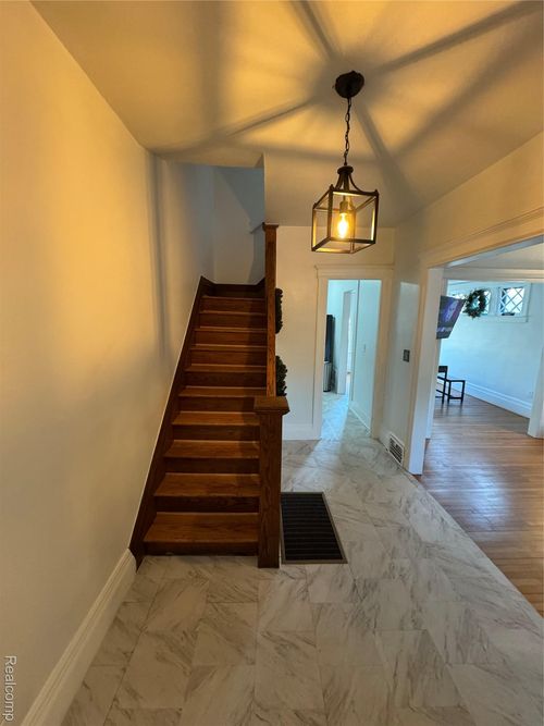 444 E Philadelphia St, Detroit, MI, 48202-2231 | Card Image