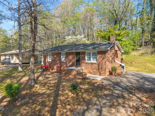 585 S Peak St, Columbus, NC, 28722-7416 | Card Image