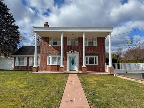 10 Wolfle St, Glen Cove, NY, 11542-3815 | Card Image