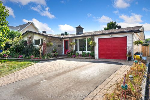 16 Benson St, Nepean, ON, K2E5J5 | Card Image