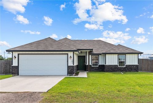 104 Atkinson Dr, Orange Grove, TX, 78372-1100 | Card Image