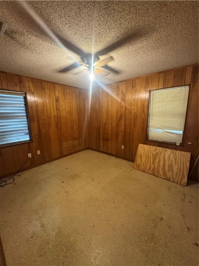 303 E Soyars Ave, House other with 3 bedrooms, 2 bathrooms and 4 parking in Orange Grove TX | Image 18