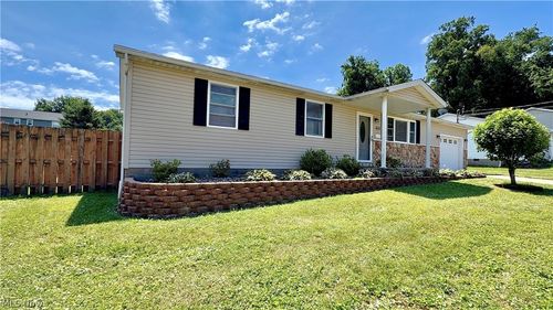 613 Mckenna Dr, Williamstown, WV, 26187-1650 | Card Image