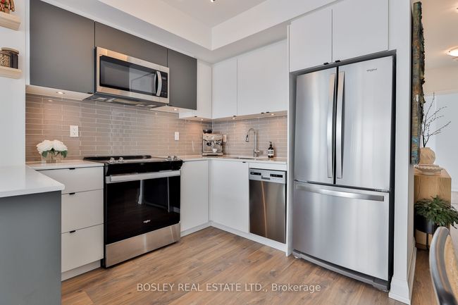 2109 - 1461 Lawrence Ave W, Condo with 3 bedrooms, 3 bathrooms and null parking in Toronto ON | Image 14