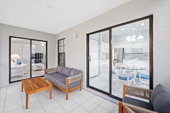 3258 Jog Park Dr, Condo with 2 bedrooms, 2 bathrooms and null parking in Greenacres FL | Image 8