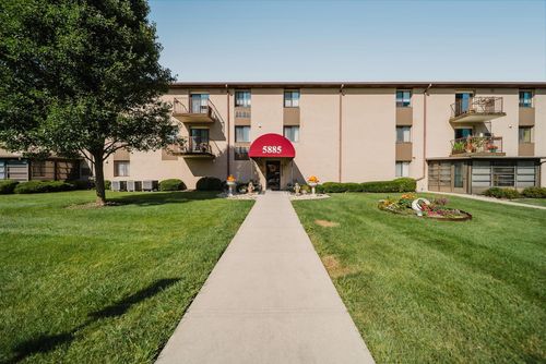 210-5885 Beechcroft Rd, Columbus, OH, 43229-9147 | Card Image