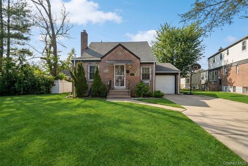20 Virginia Ave, Hempstead, NY, 11550-6626 | Card Image
