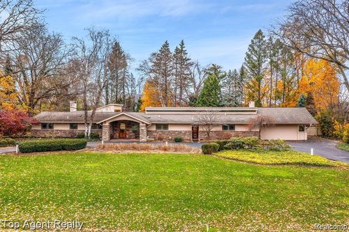 5760 Snowshoe Cir, Bloomfield Hills, MI, 48301-1947 | Card Image