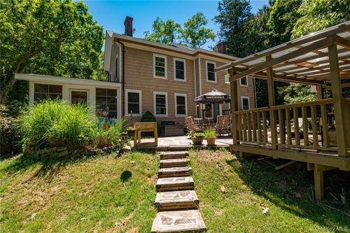 38 Pleasure Dr, Riverhead, NY, 11901-4905 | Card Image