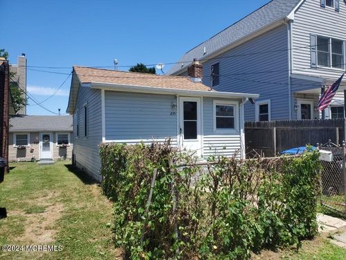 235-23-235 Bay Ave, Leonardo, NJ, 07737-1033 | Card Image