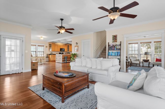 Living Area | Image 8