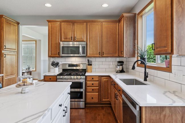2034 Schoolmaster Dr, House other with 3 bedrooms, 3 bathrooms and null parking in Chaska MN | Image 4