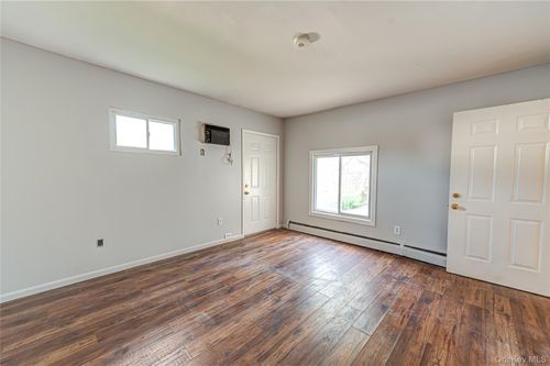 54 Ramble Ln, Levittown, NY, 11756-5733 | Card Image