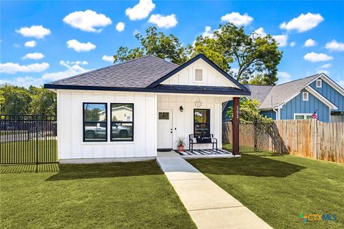 303 Pine St, Luling, TX, 78648-2060 | Card Image