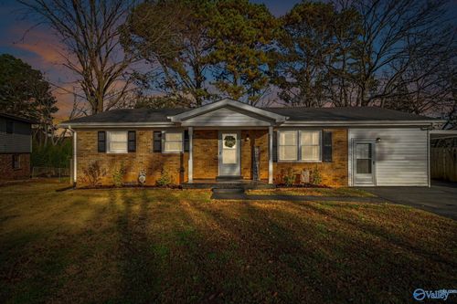 3120 Adonna Dr Nw, Huntsville, AL, 35810-2902 | Card Image