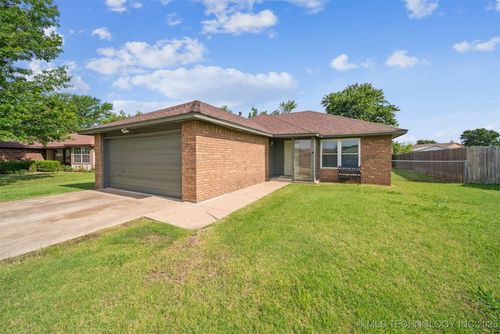 8318 N 124th East Pl, Owasso, OK, 74055-2138 | Card Image