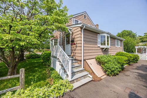 359 Oaklawn Ave, Stamford, CT, 06905-3427 | Card Image