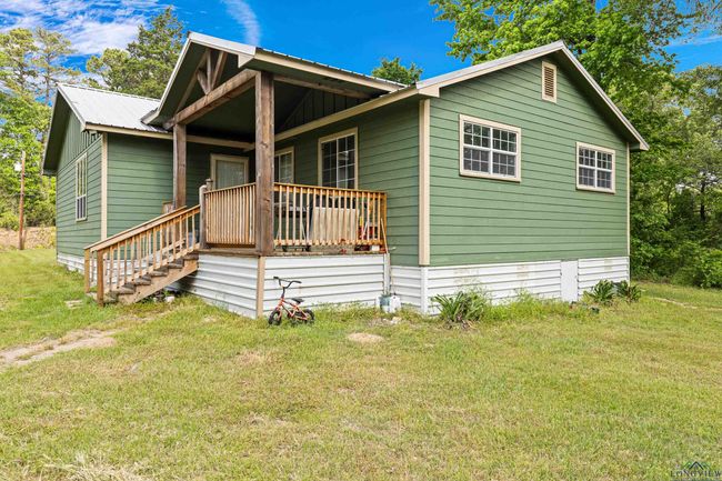 309 Old Highway 135 N, House other with 3 bedrooms, 2 bathrooms and null parking in Gladewater TX | Image 4