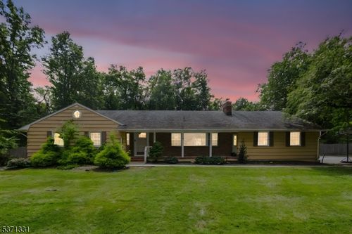 8 Aberdeen Rd, Scotch Plains, NJ, 07076-2202 | Card Image