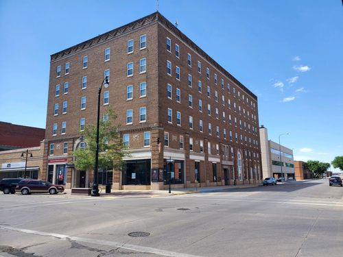 104a-104 S Main St, ABERDEEN, SD, 57401-4137 | Card Image