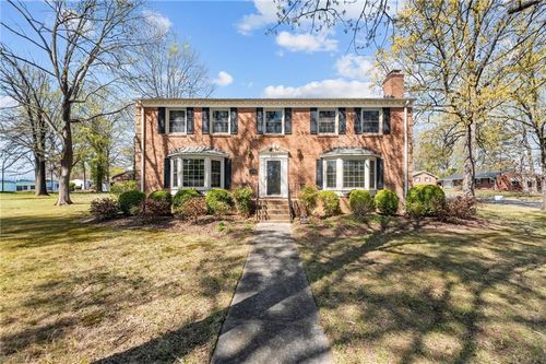 301 Jones St, Graham, NC, 27253-3209 | Card Image