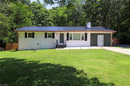 8906 Us 158, Reidsville, NC, 27320-7613 | Card Image