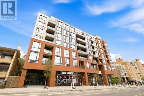 709-2118 Bloor St W, Toronto, ON, M6S0A6 | Card Image