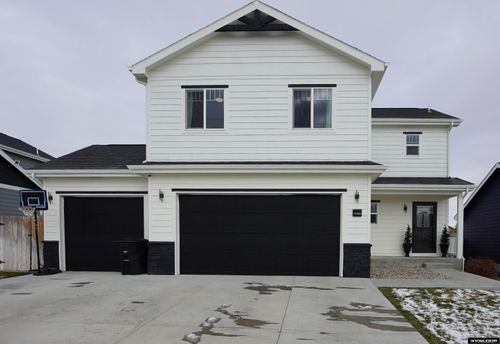 5250 River Crossing Ave, Mills, WY, 82644-5138 | Card Image