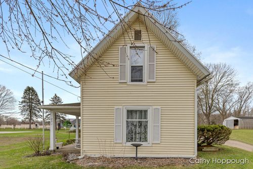 251 S Washington St, Hubbardston, MI, 48845-9335 | Card Image