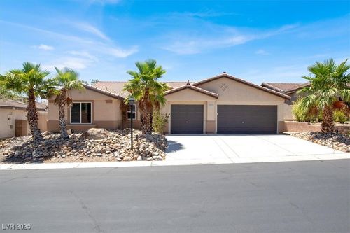 8225 Cabin Springs Ave, Las Vegas, NV, 89131-4622 | Card Image