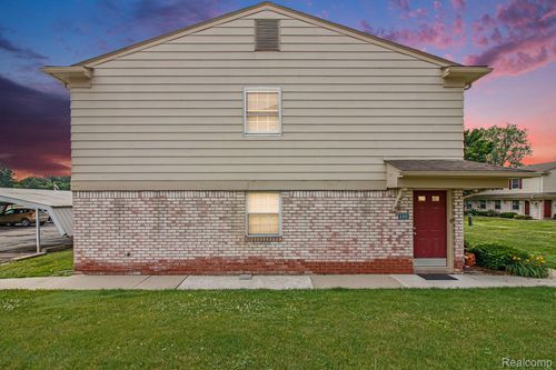 140 Princeton Dr, South Lyon, MI, 48178-1510 | Card Image